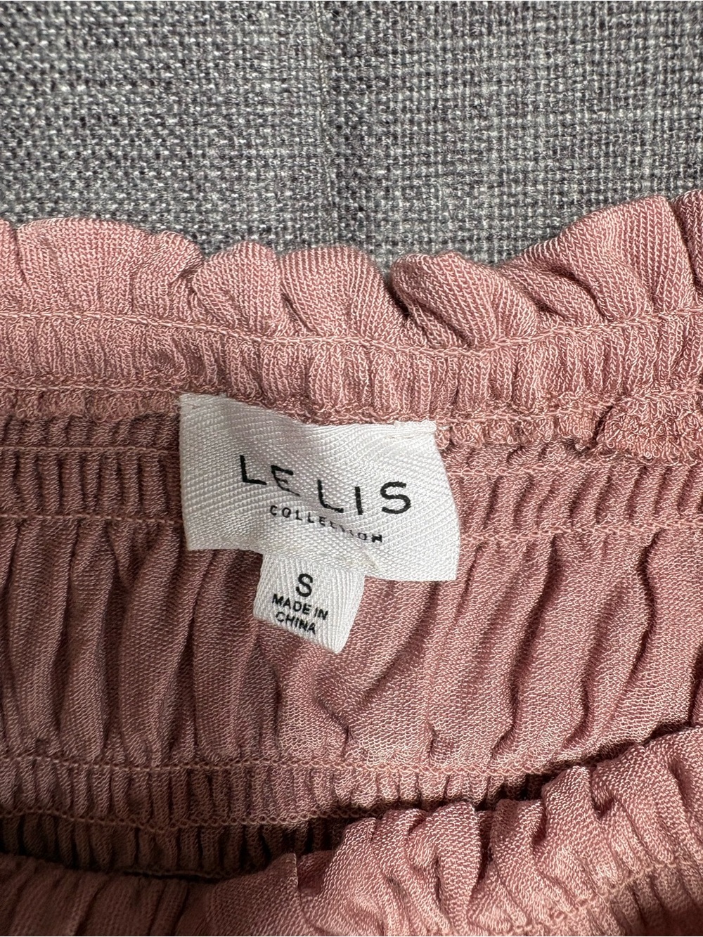 Le Lis Collection Smocked Off-Shoulder Long Sleeve Top - Dusty Rose Sz Small - Picture 2 of 6